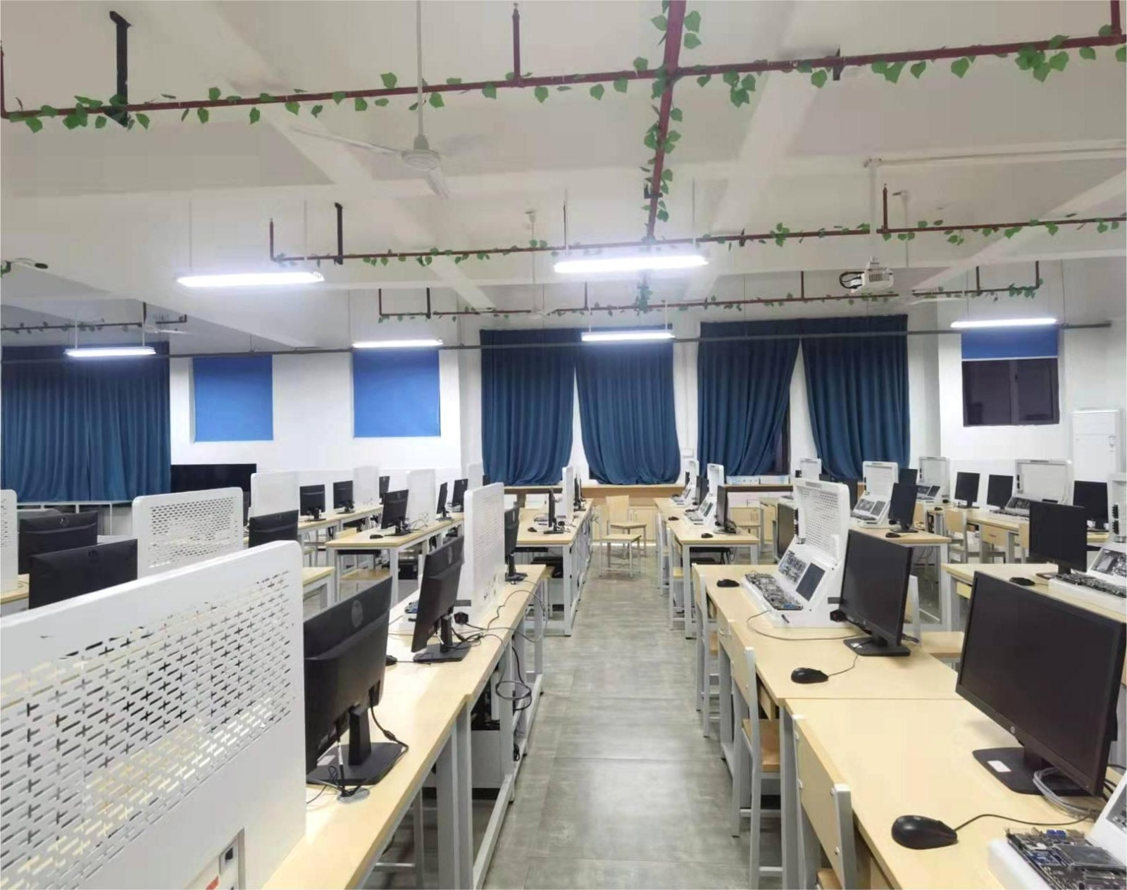 实验室建设案例丨湖南铁道职业技术学院-1+X物联网智能终端开发实训室