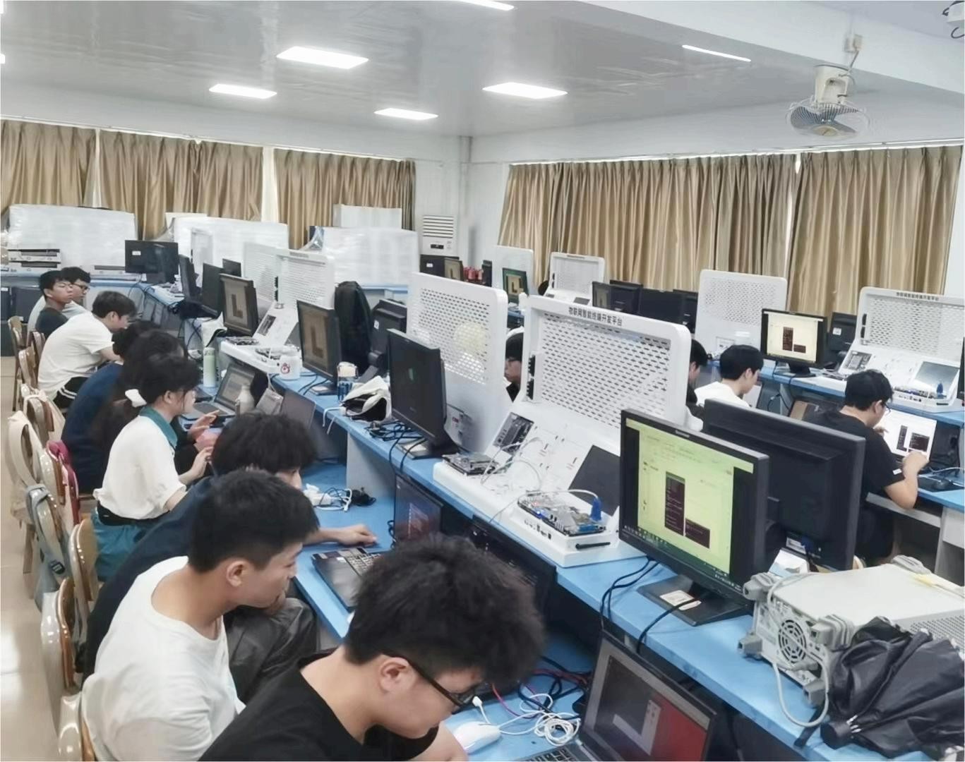 实验室建设案例丨江门职业技术学院-1+X物联网智能终端开发实训室